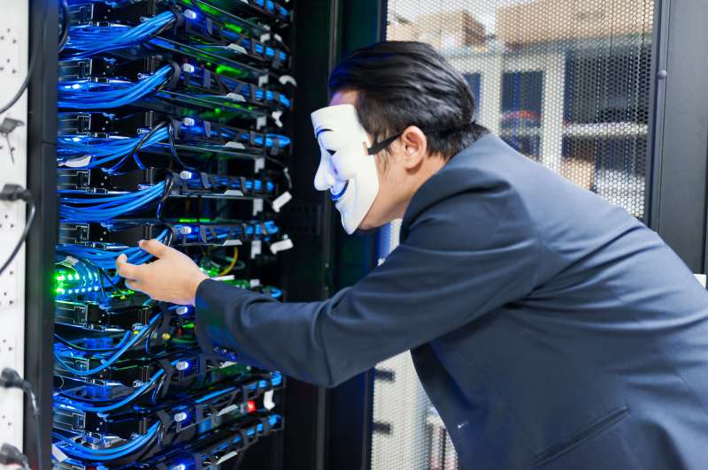Infrastruktur server dan keamanan database mandiri yang dibangun oleh Garasi Digital untuk melindungi data transaksi dan privasi pelanggan UMKM.